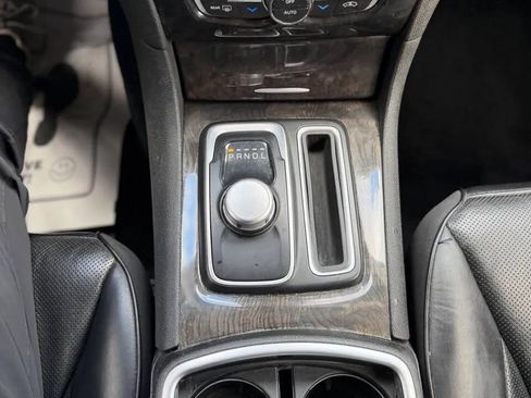 Used 2019 Chrysler 300 Limited RWD image 16