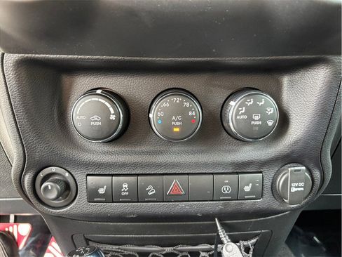 Used 2016 Jeep Wrangler Unlimited Rubicon AWD/4WD image 24