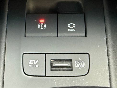 Used 2022 Toyota Venza XLE image 22