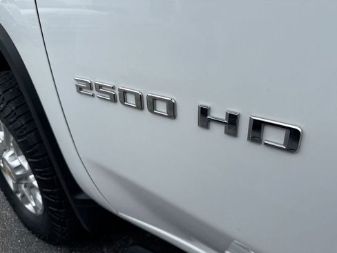 Used 2022 Chevrolet Silverado 2500 LT w/ Convenience Package AWD/4WD image 8