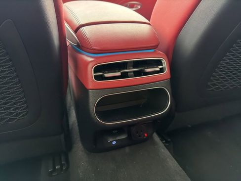 Used 2025 Genesis GV70 3.5T Sport image 37