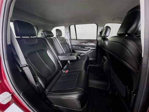 Used 2023 Jeep Grand Cherokee Limited image 29