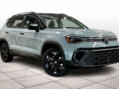 New 2026 Volkswagen Taos SE image 2