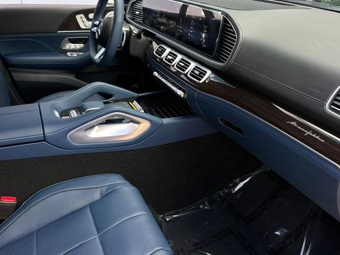 New 2025 Mercedes-Benz GLS 580 4MATIC image 9