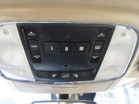 Used 2017 Jeep Grand Cherokee Limited w/ Luxury Group II image 28