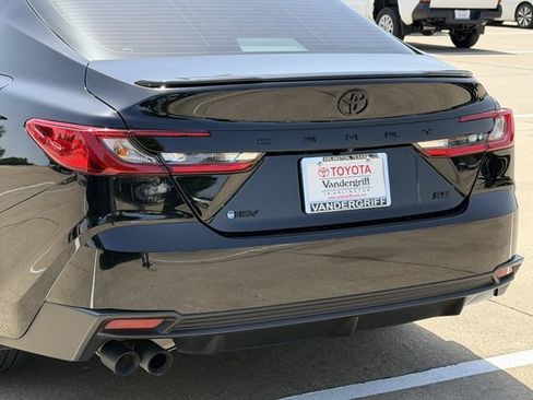 Used 2025 Toyota Camry SE w/ Convenience Package FWD image 6