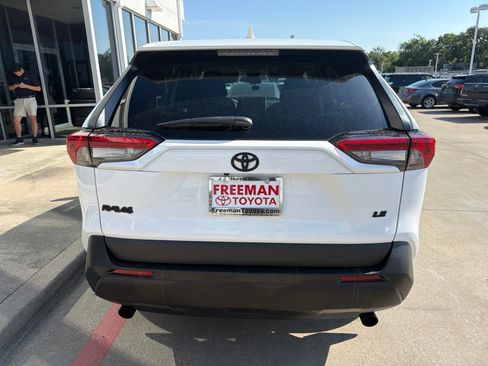 Used 2024 Toyota RAV4 LE FWD image 9