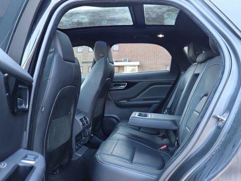 Used 2018 Jaguar F-PACE R-Sport image 14