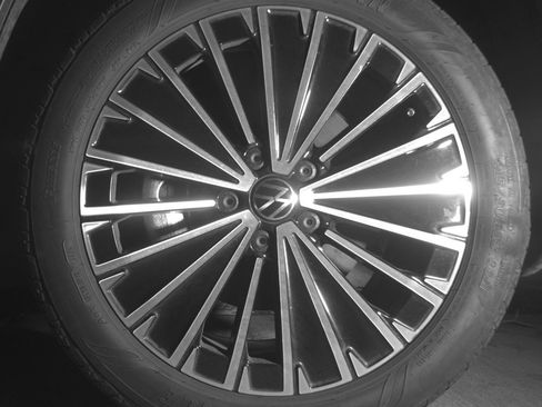 Used 2025 Volkswagen Taos SE image 12