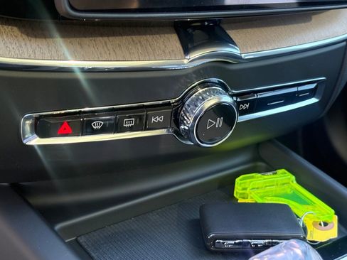 New 2026 Volvo XC60 B5 Ultra w/ Protection Package Premier image 16