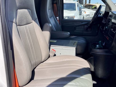 Used 2014 Chevrolet Express 2500 RWD image 17