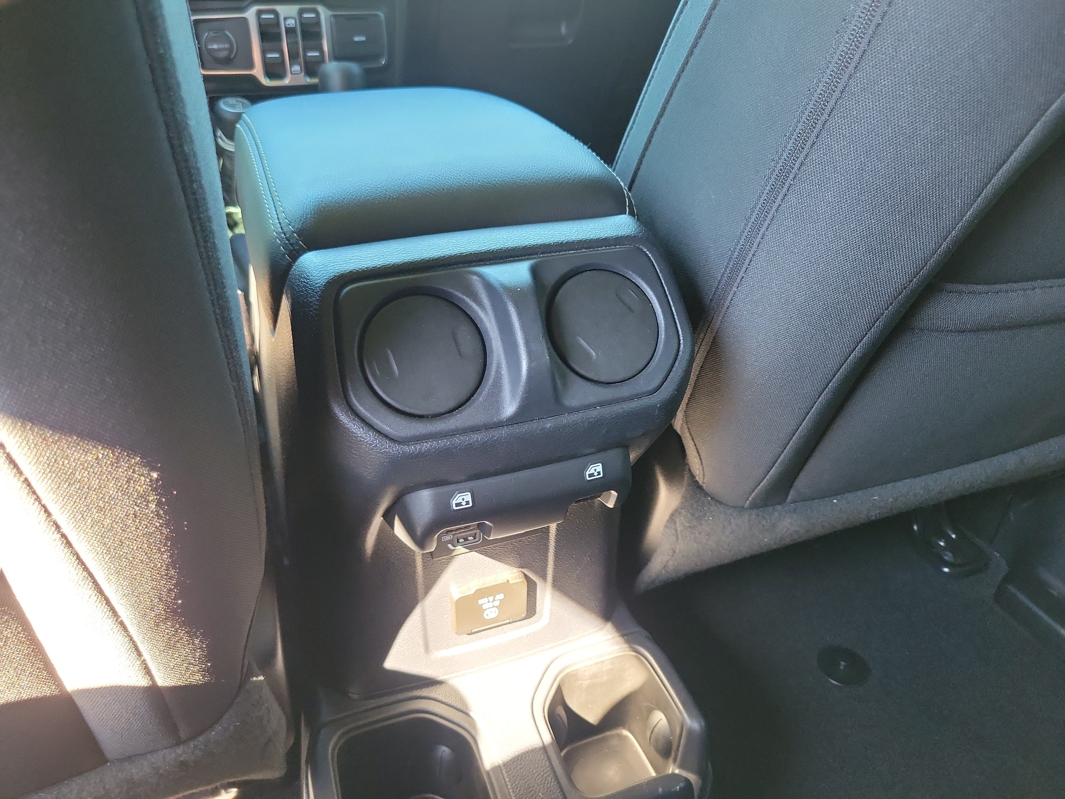 Used 2021 Jeep Wrangler Unlimited Sahara w/ LED Lighting Group AWD/4WD image 14
