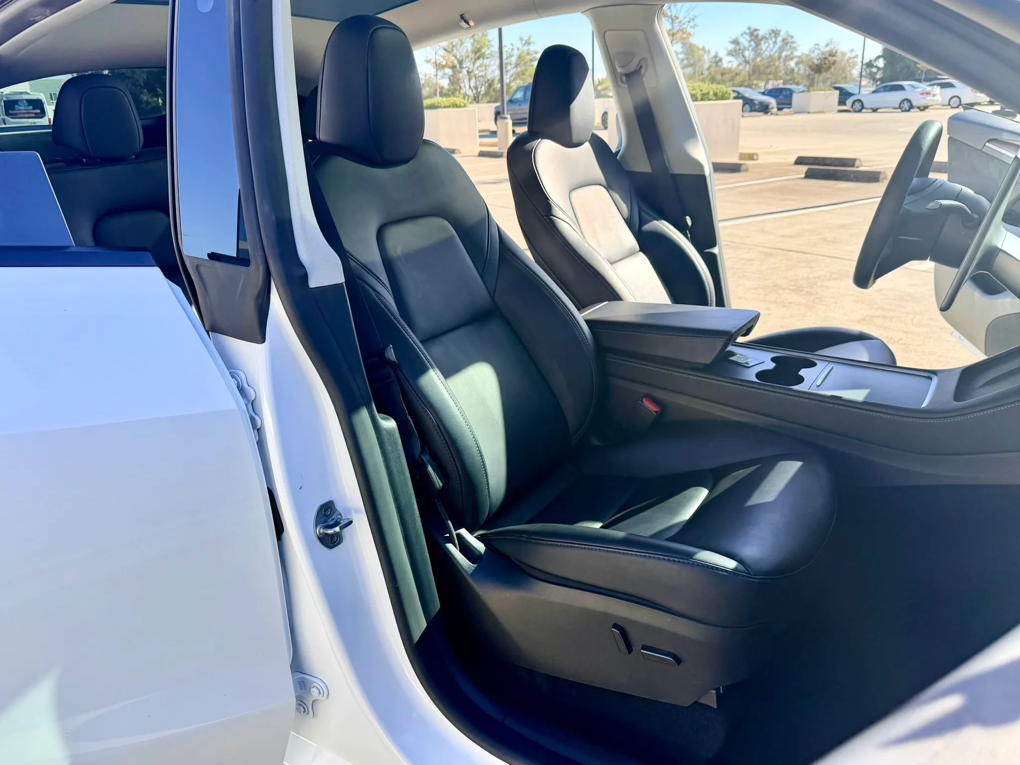 Used 2024 Tesla Model Y Performance AWD/4WD image 25