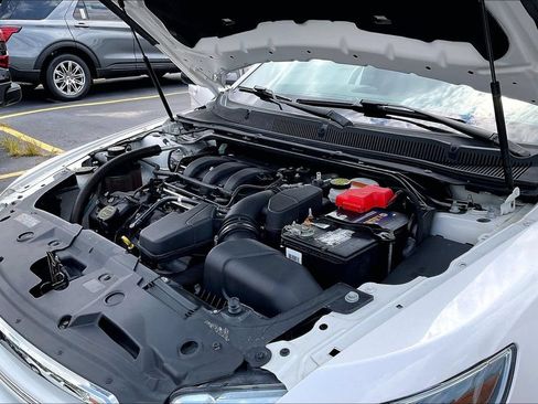 Used 2019 Ford Taurus Limited AWD/4WD image 32