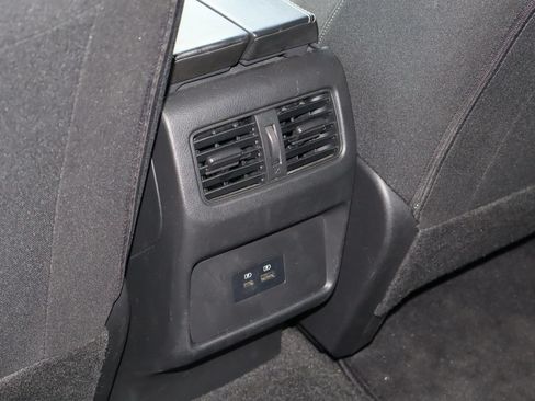 Used 2023 Nissan Rogue SV FWD image 18