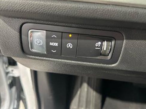 Used 2025 Chevrolet Traverse LT FWD image 22