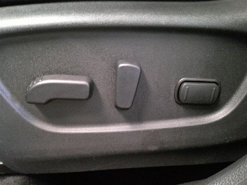 Used 2019 Nissan Rogue SV image 30