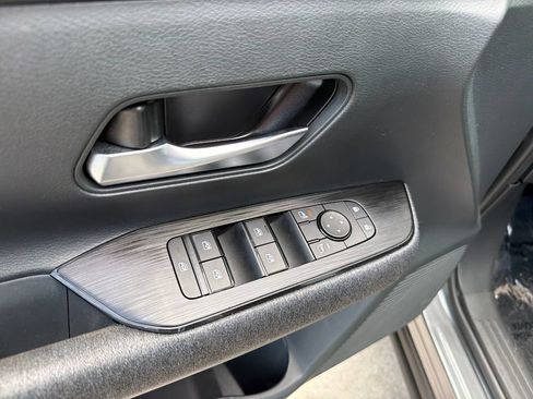Certified 2025 Nissan Kicks SV FWD image 16