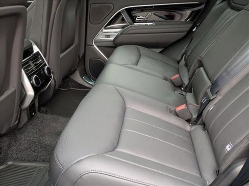 New 2025 Land Rover Range Rover SE image 17