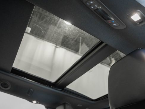 New 2026 Chrysler Pacifica Select image 21