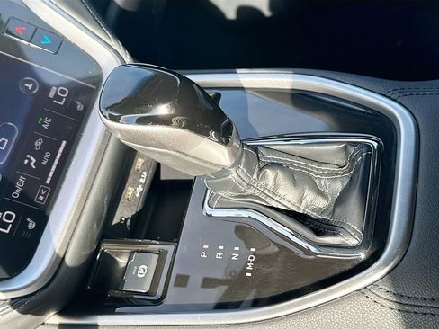 Used 2020 Subaru Outback Premium image 22