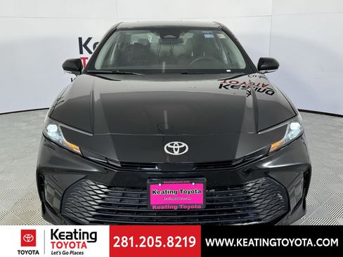 Used 2025 Toyota Camry LE image 10
