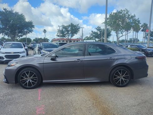 Used 2023 Toyota Camry SE FWD image 8