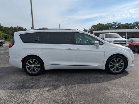 Used 2019 Chrysler Pacifica Limited w/ Tire & Wheel Group image 4
