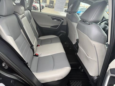 Used 2019 Toyota RAV4 Limited image 20