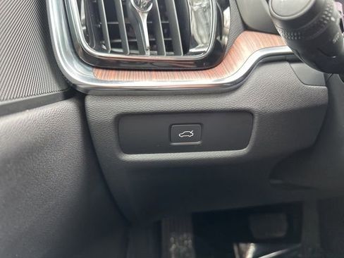 Certified 2025 Volvo V60 B5 Cross Country Plus image 31