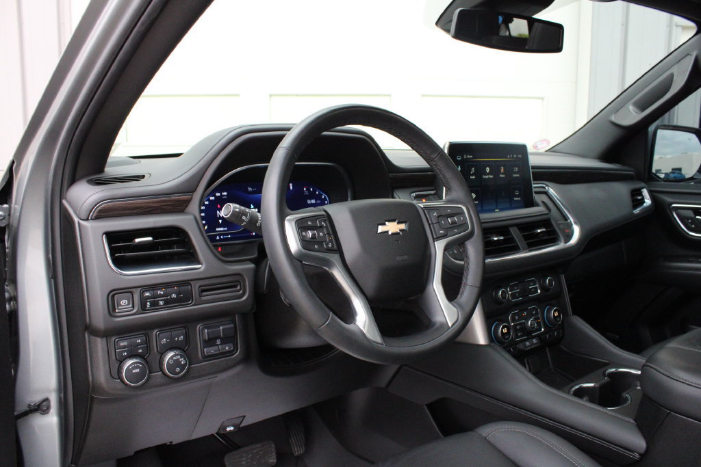 Used 2023 Chevrolet Suburban LT w/ LT Signature Package AWD/4WD image 2