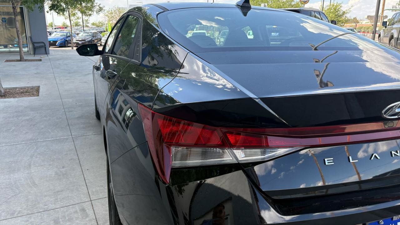 Used 2023 Hyundai Elantra SEL FWD image 11