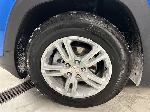 Used 2024 GMC Terrain SLE w/ Driver Convenience Package image 9