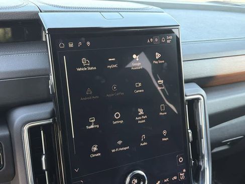 Used 2025 GMC Yukon Denali image 13