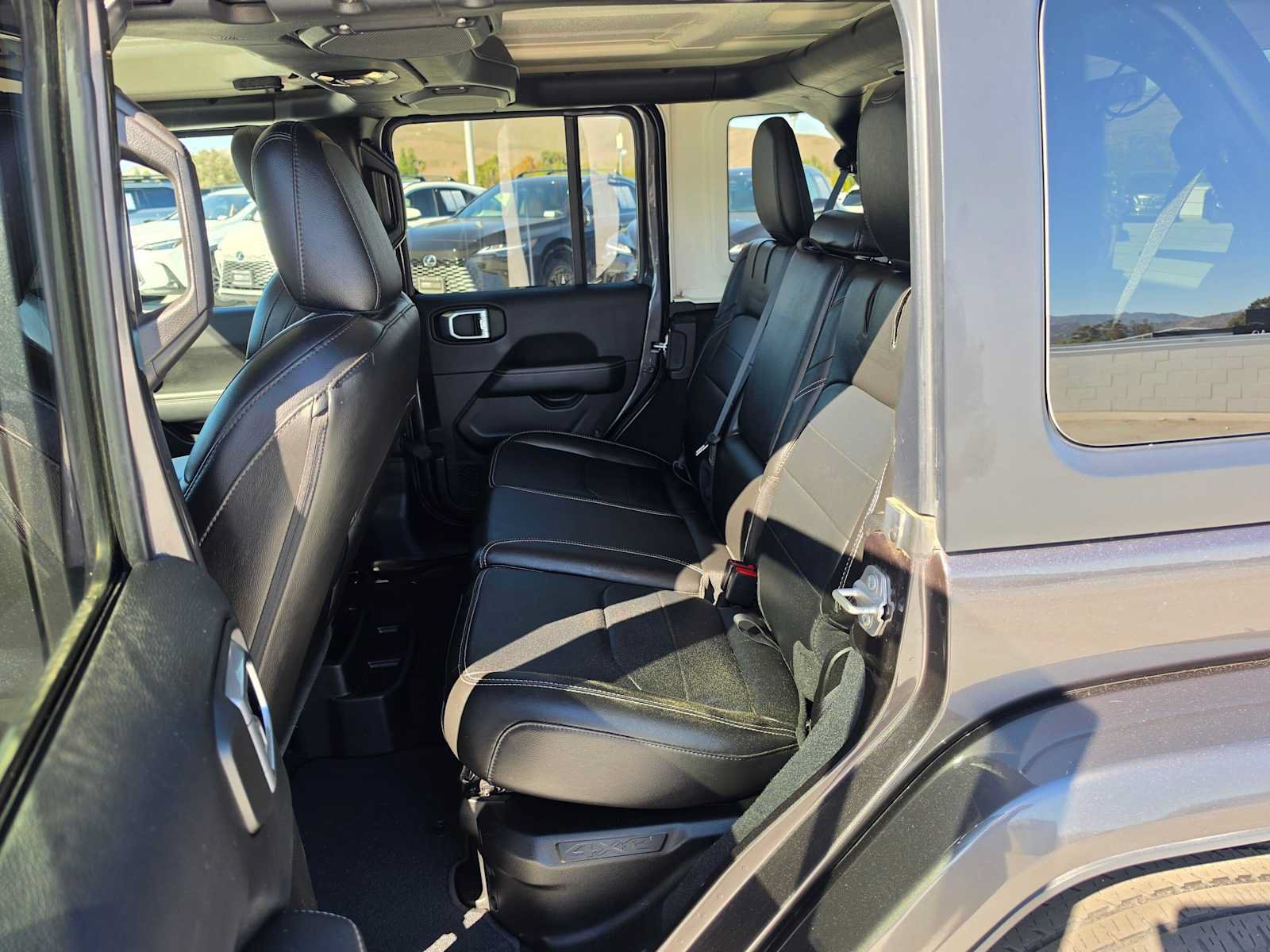 Used 2022 Jeep Wrangler Unlimited Sahara w/ Cold Weather Group AWD/4WD image 16