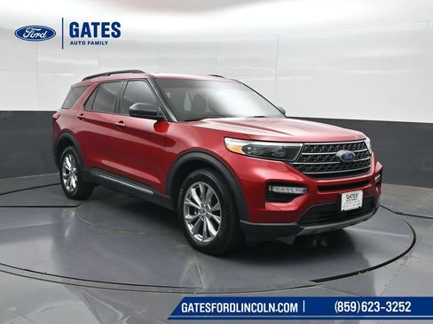 Used 2023 Ford Explorer XLT w/ Equipment Group 202A AWD/4WD image 4