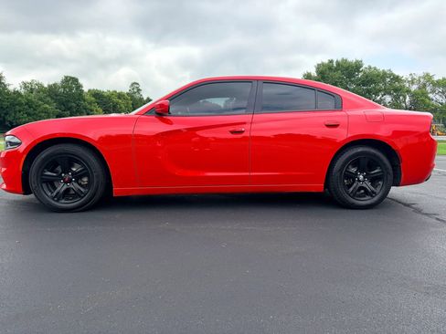 Used 2021 Dodge Charger SXT w/ Leather Interior Group RWD image 2
