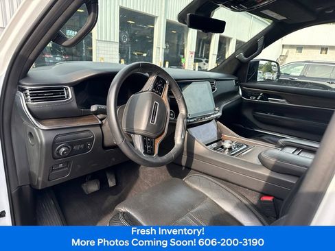 Used 2023 Jeep Grand Wagoneer Series II AWD/4WD image 9