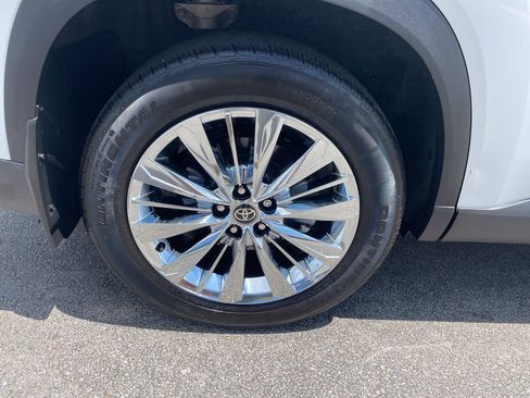 Used 2024 Toyota Grand Highlander AWD image 12