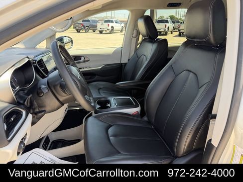 Used 2024 Chrysler Pacifica Touring-L FWD image 27