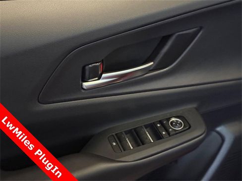 Used 2025 Toyota Prius Plug-In Hybrid image 17