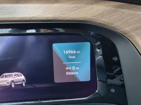 Used 2025 Volkswagen Atlas SE FWD image 20