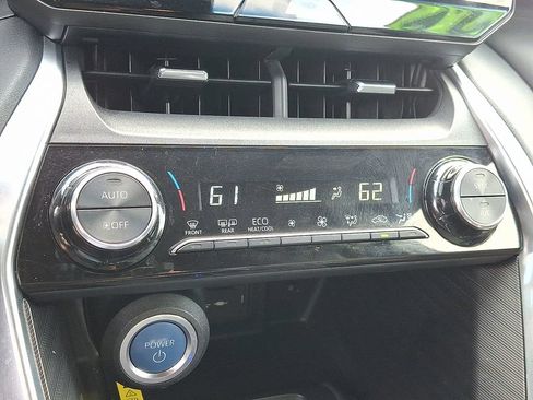 Used 2022 Toyota Venza XLE AWD/4WD image 15