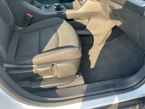 Used 2022 GMC Terrain SLE w/ Driver Convenience Package image 29