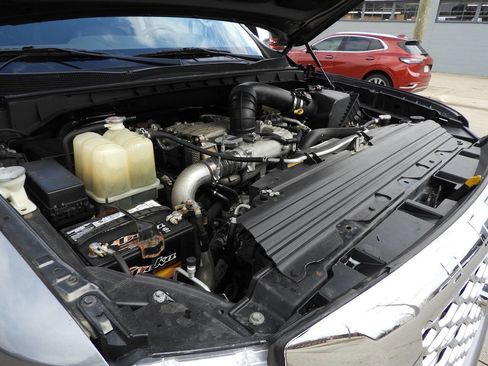 Used 2018 Nissan Titan SL w/ Chrome Package image 45