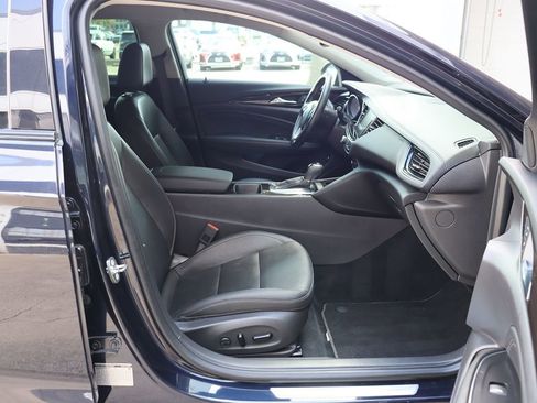 Used 2018 Buick Regal Essence w/ Driver Confidence Package #1 image 31