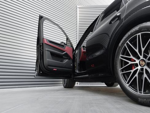 Certified 2026 Porsche Cayenne GTS AWD/4WD image 14