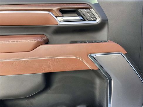 Used 2025 GMC Sierra 3500 Denali Ultimate image 17