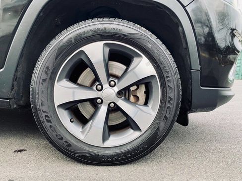 Used 2019 Jeep Cherokee Limited image 14