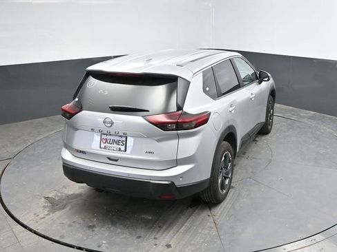 Used 2025 Nissan Rogue SV AWD/4WD image 44
